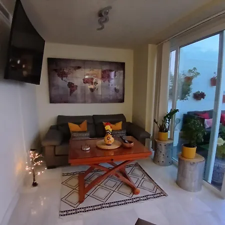 ***** Attic With Impressive Views And Jacuzzi *