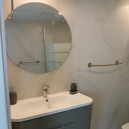 ***** Attic With Impressive Views And Jacuzzi