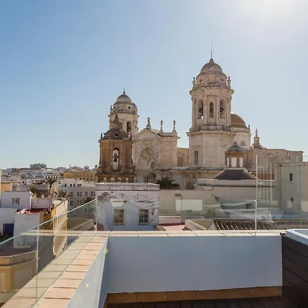 ***** Attic With Impressive Views And Jacuzzi