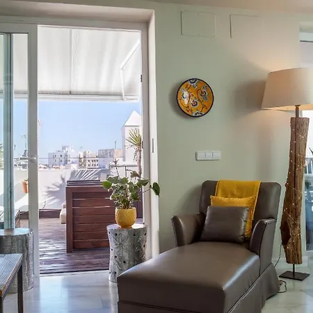 ***** Attic With Impressive Views And Jacuzzi * 加的斯