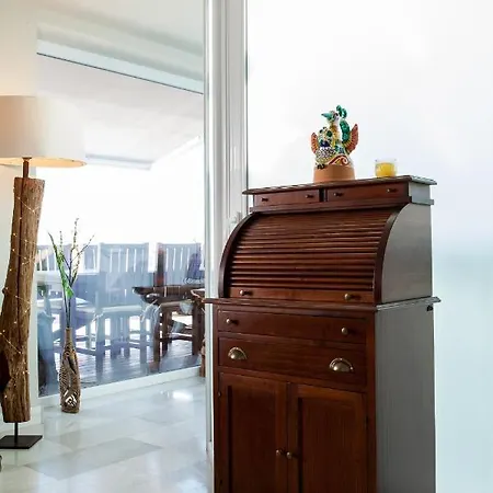 ***** Attic With Impressive Views And Jacuzzi *