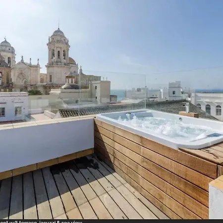 公寓 ***** Attic With Impressive Views And Jacuzzi 加的斯