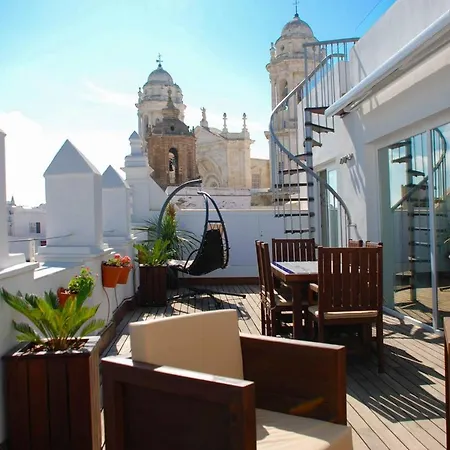 ***** Attic With Impressive Views And Jacuzzi * 加的斯