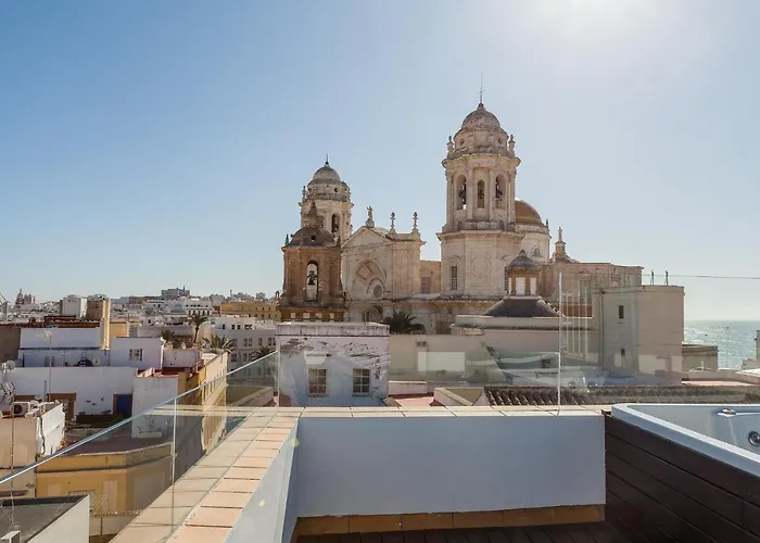 ***** Attic With Impressive Views And Jacuzzi