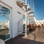 ***** Attic With Impressive Views And Jacuzzi Appartamento