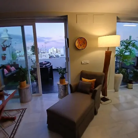 ***** Attic With Impressive Views And Jacuzzi