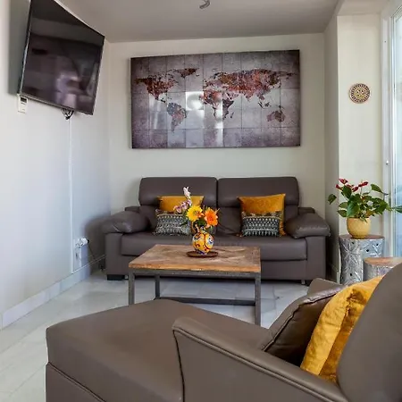 ***** Attic With Impressive Views And Jacuzzi Апартаменти