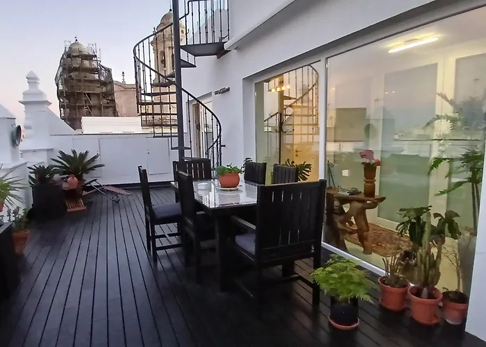 ***** Attic With Impressive Views And Jacuzzi * Cadiz