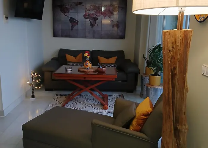 ***** Attic With Impressive Views And Jacuzzi *