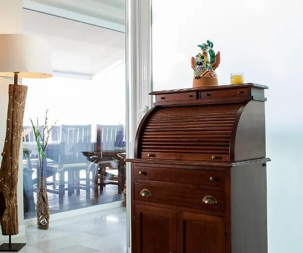 ***** Attic With Impressive Views And Jacuzzi *