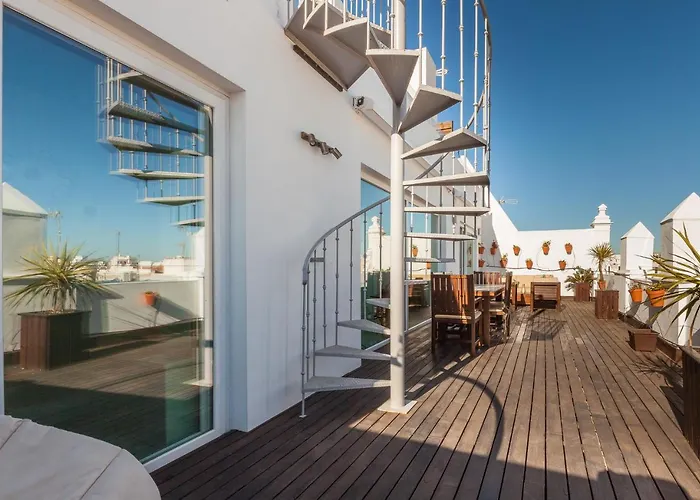 ***** Attic With Impressive Views And Jacuzzi Apartament