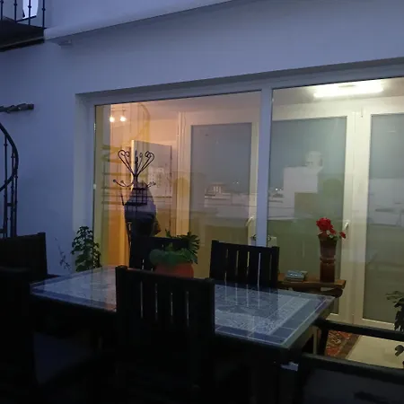 ***** Attic With Impressive Views And Jacuzzi