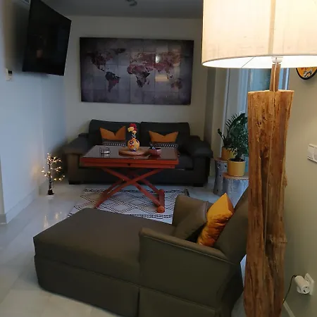 ***** Attic With Impressive Views And Jacuzzi *