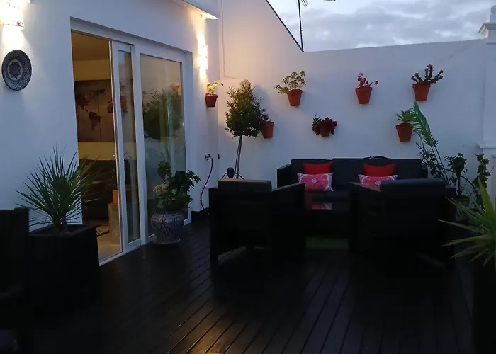 ***** Attic With Impressive Views And Jacuzzi Apartman