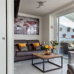 ***** Attic With Impressive Views And Jacuzzi 아파트 *